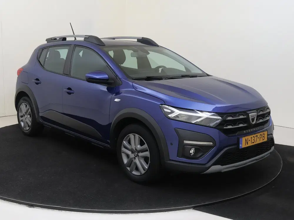 Dacia Sandero 1.0 TCe 100 Bi-Fuel Essential Navigati uit 2021, foto 2