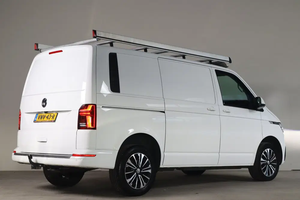 Volkswagen Transporter 2.0 TDI L1H1 28 Bulli uit 2022, foto 2