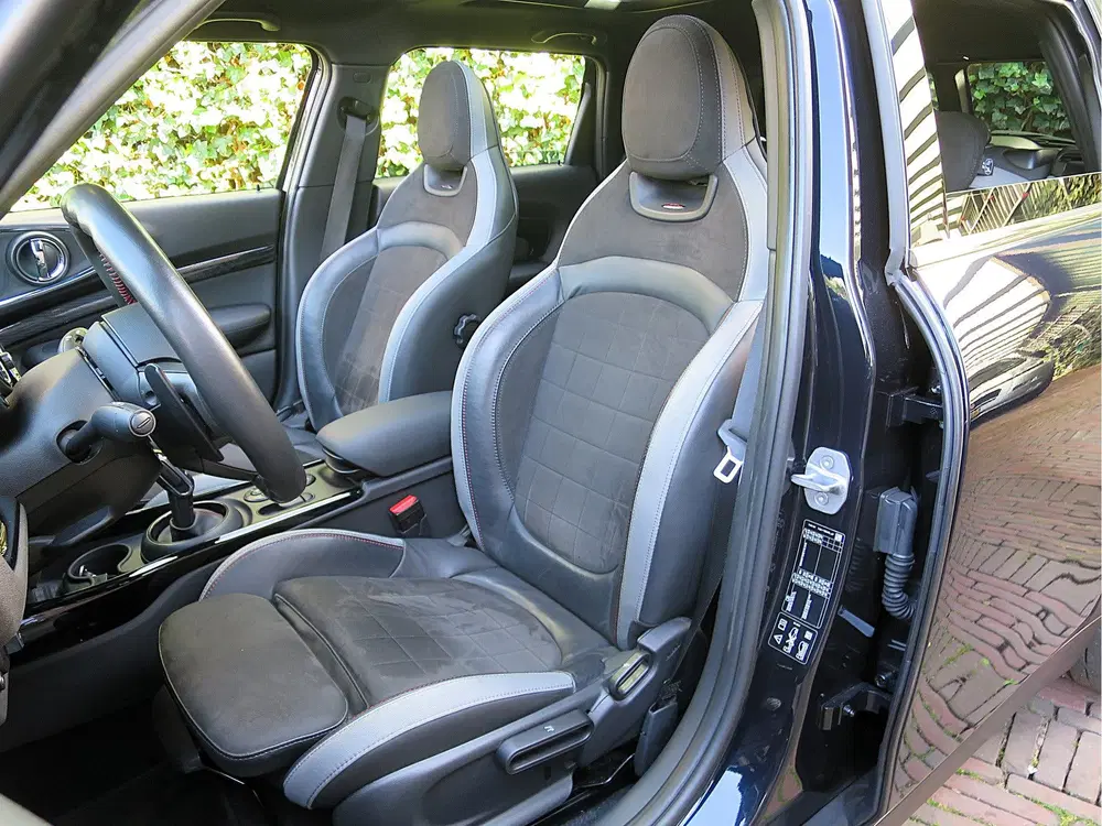 Mini Clubman 2.0 JCW ALL4 Chili F54 LCI NL-auto uit 2019, foto 3