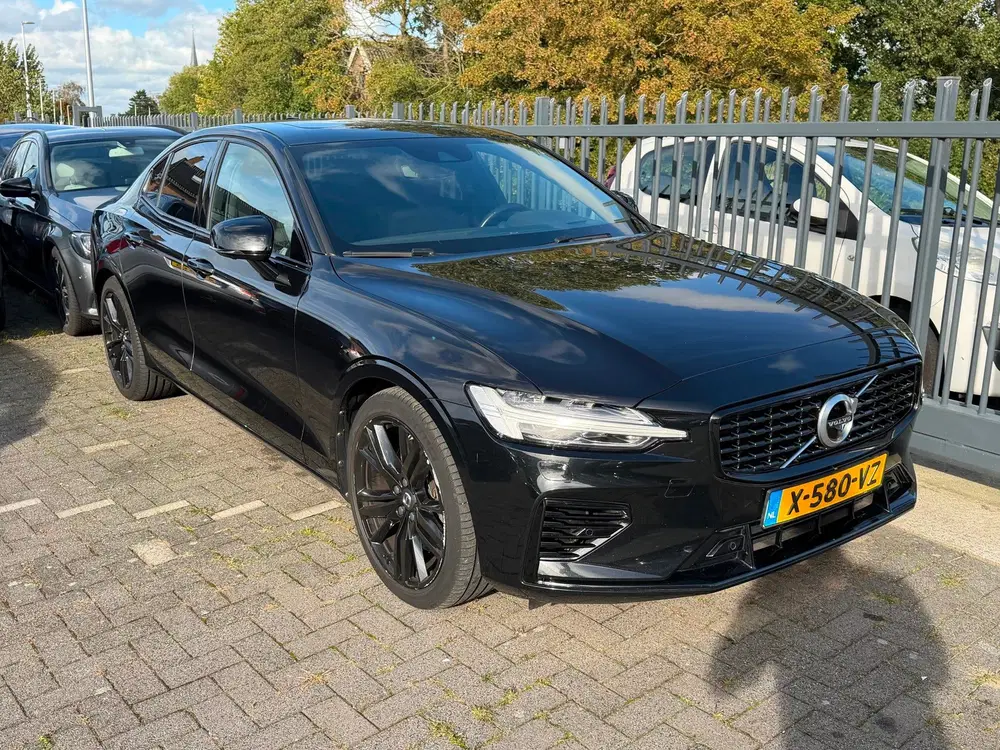 Volvo S60 2.0 Recharge T8 AWD R-Design uit 2020, foto 2