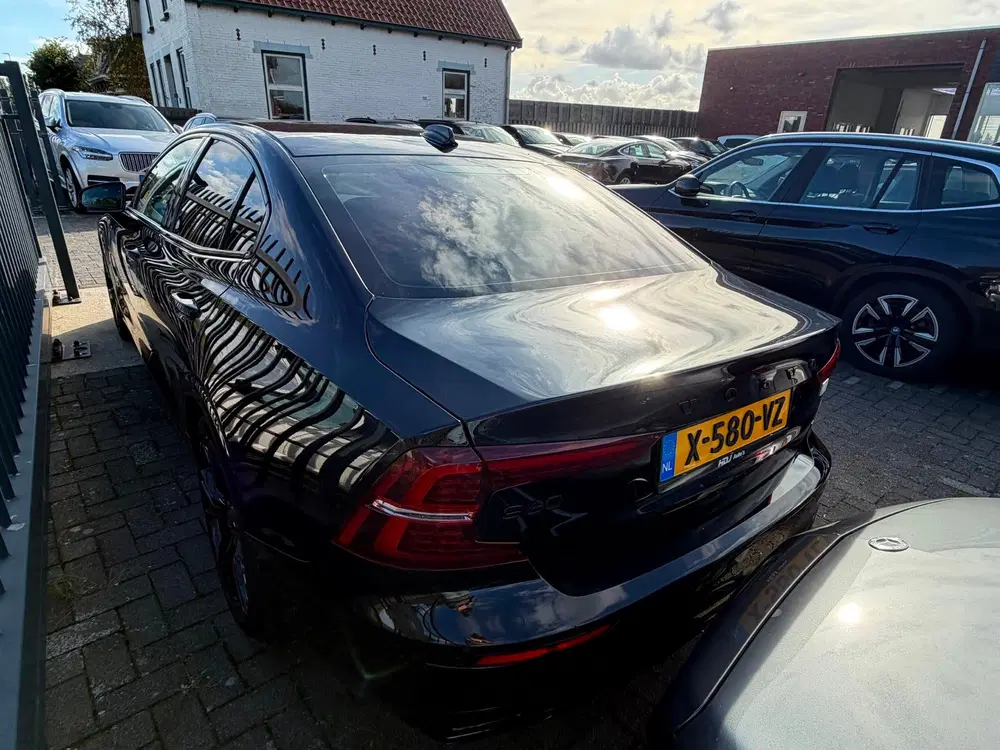 Volvo S60 2.0 Recharge T8 AWD R-Design uit 2020, foto 3