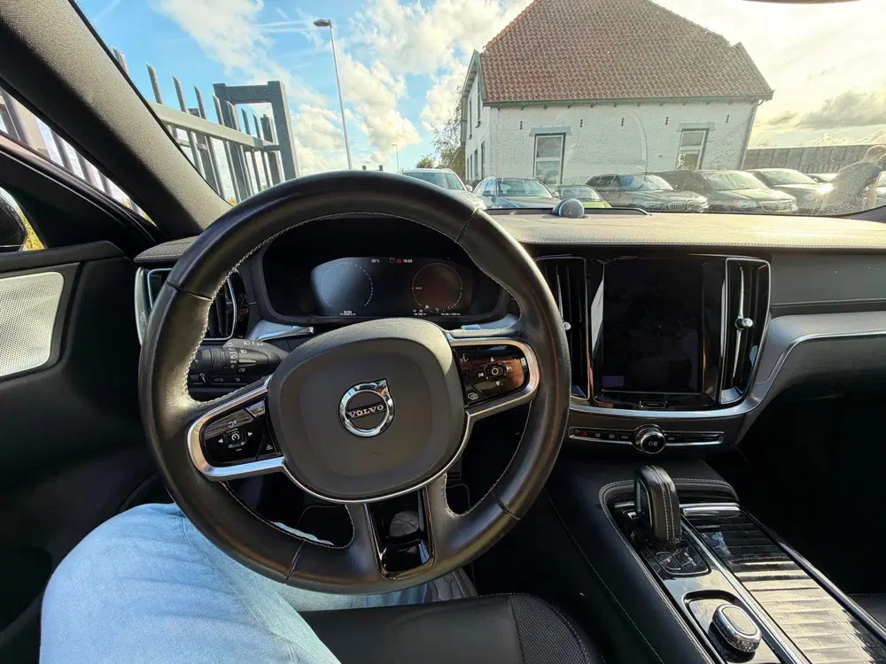 Volvo S60 2.0 Recharge T8 AWD R-Design uit 2020, foto 4