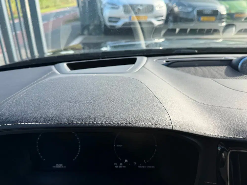 Volvo S60 2.0 Recharge T8 AWD R-Design uit 2020, foto 9