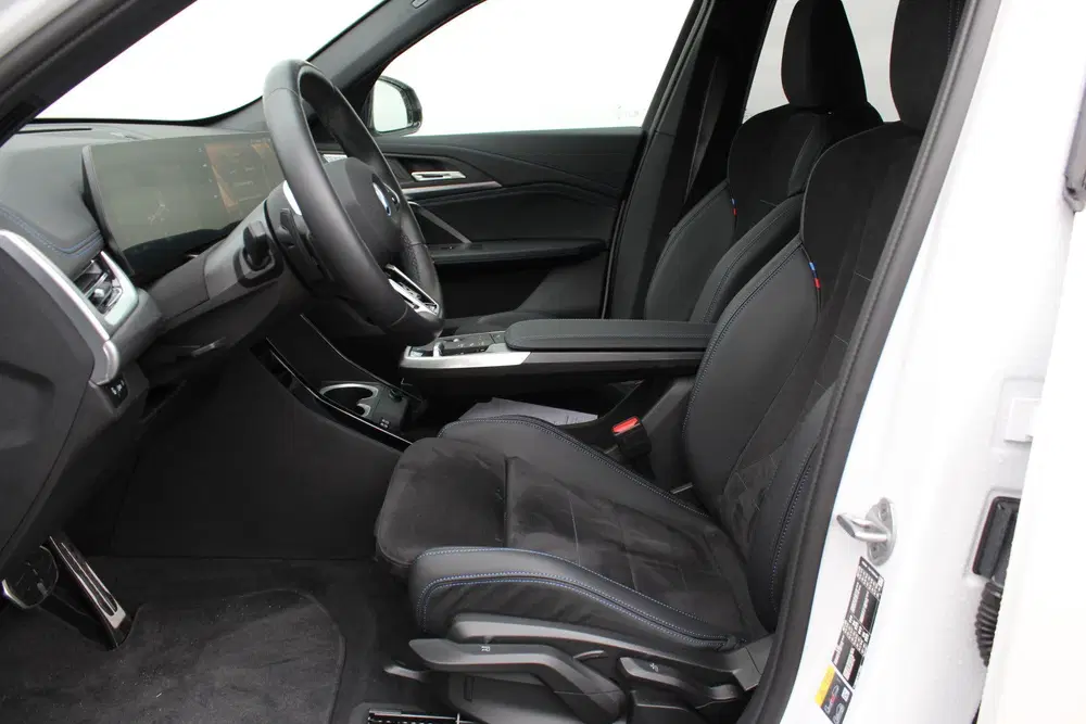 BMW iX1 eDrive20 M Sport uit 2025, foto 7