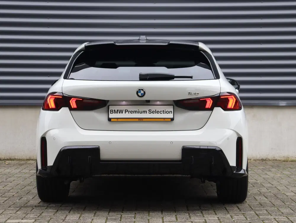 BMW 1-serie 5-deurs 120 uit 2025, foto 4