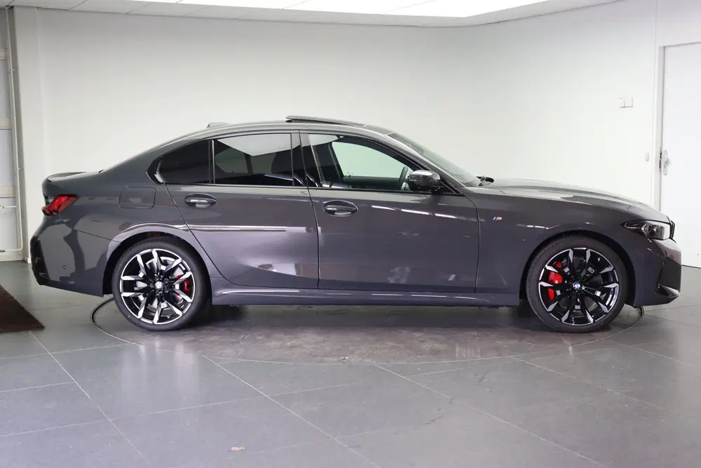 BMW 3-serie 330i xDrive M Sport Automaat uit 2026, foto 4