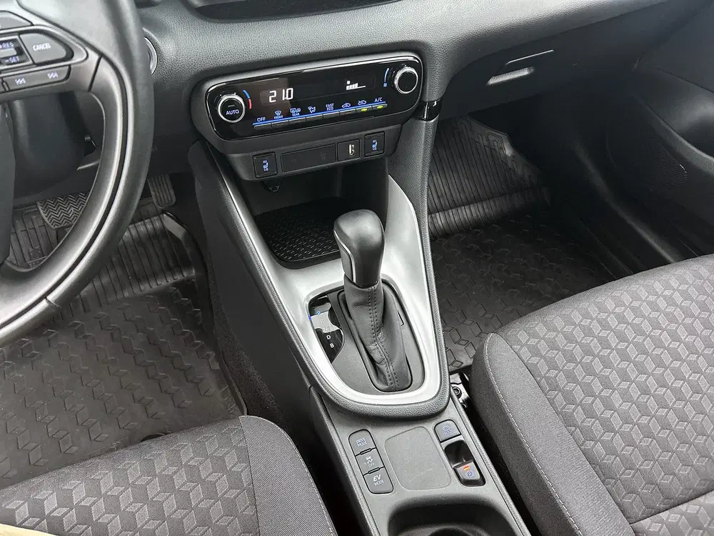 Toyota Yaris 1.5 Hybrid 115 Business Plus uit 2023, foto 14