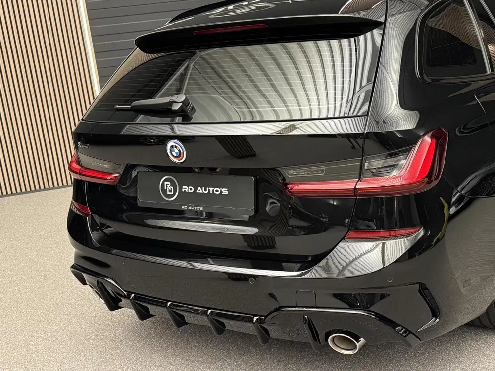 BMW 3-serie 330e xDrive uit 2022, foto 12