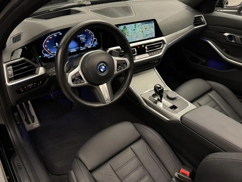 BMW 3-serie 330e xDrive uit 2022, foto 14