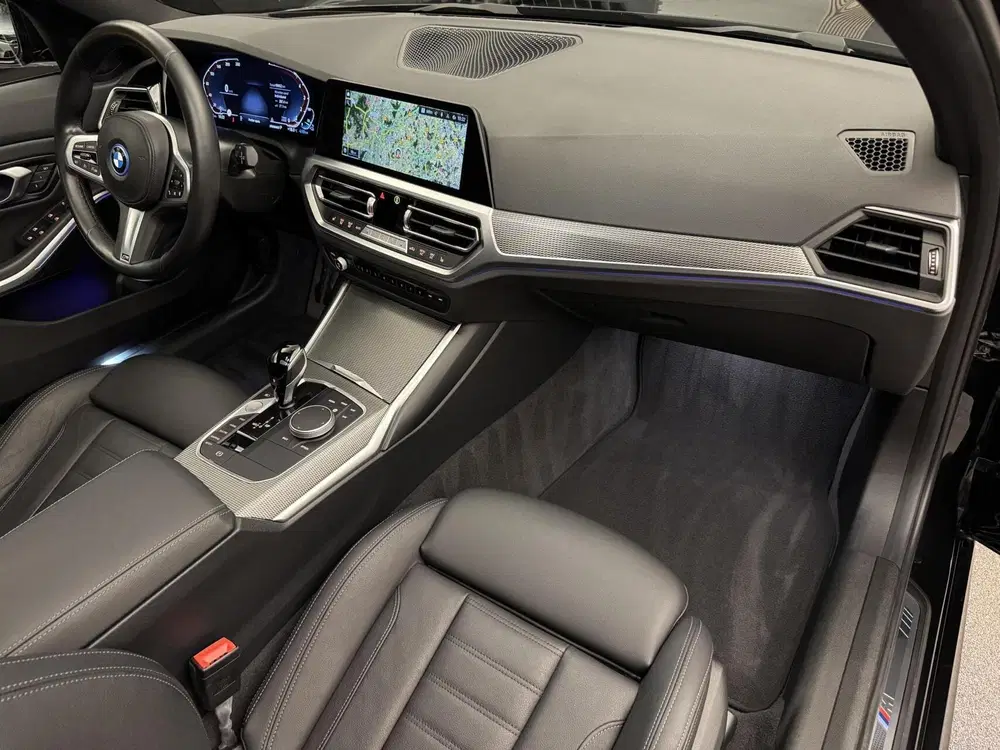 BMW 3-serie 330e xDrive uit 2022, foto 15
