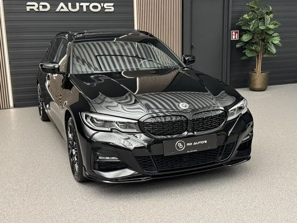 BMW 3-serie 330e xDrive uit 2022, foto 3