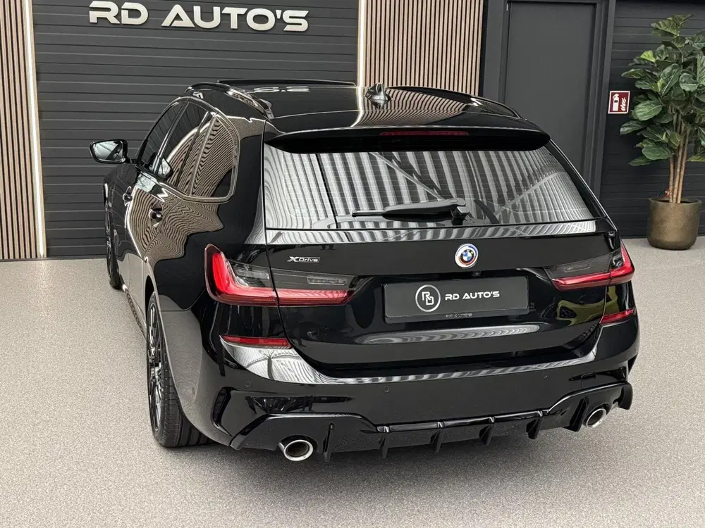 BMW 3-serie 330e xDrive uit 2022, foto 7