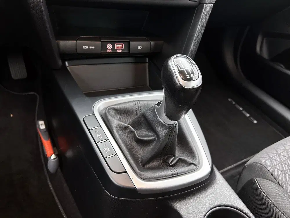 Kia Ceed 1.4 T-GDi DynamicLine uit 2019, foto 11