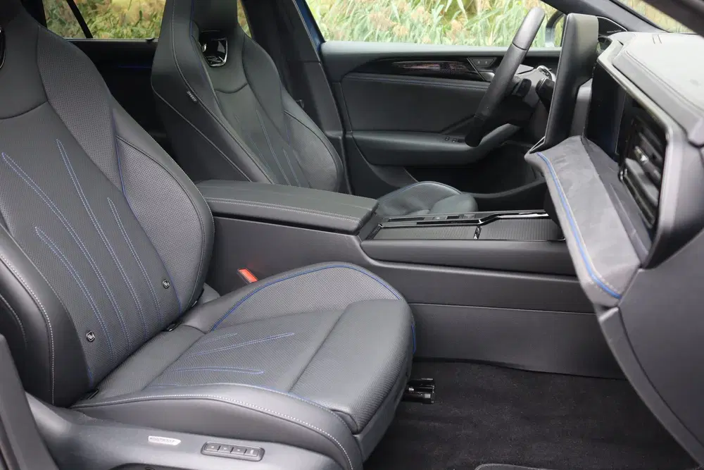 Volkswagen Passat 1.5 eHybrid 272PK R-Line Black Sty uit 2025, foto 11