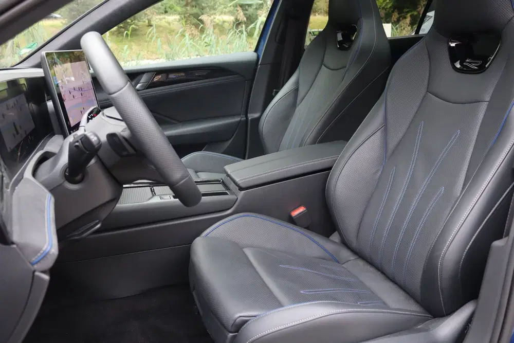 Volkswagen Passat 1.5 eHybrid 272PK R-Line Black Sty uit 2025, foto 12