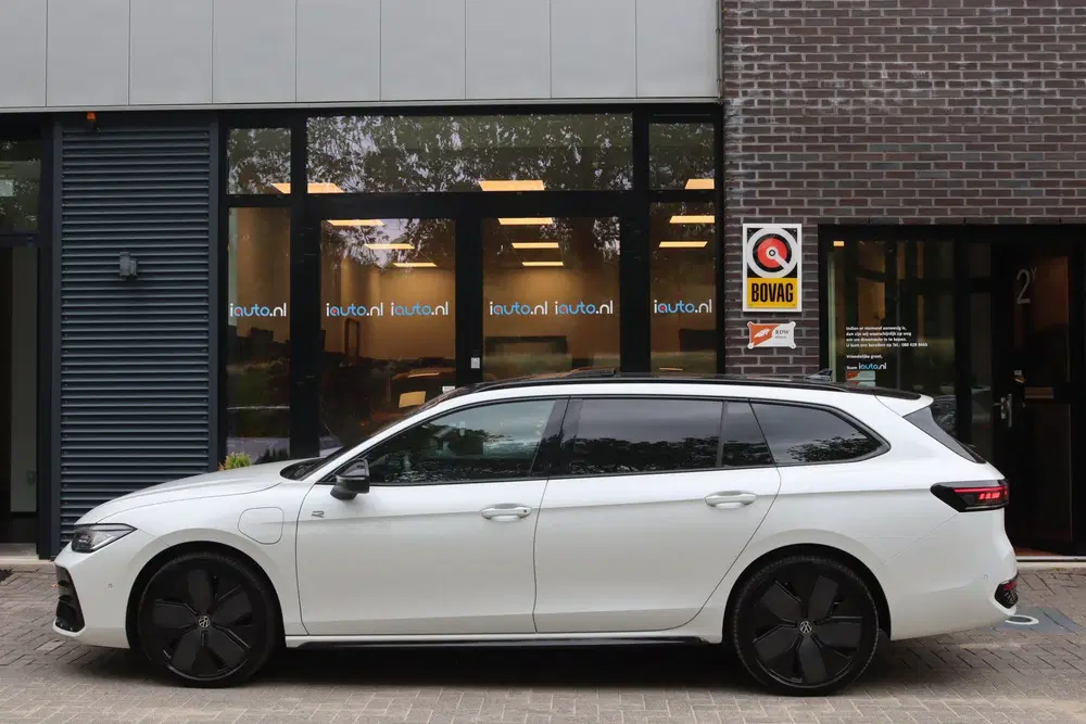 Volkswagen Passat 1.5 eHybrid 272PK R-Line Black Sty uit 2025, foto 3