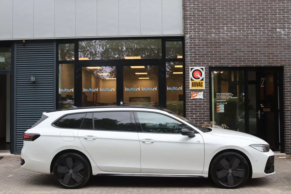 Volkswagen Passat 1.5 eHybrid 272PK R-Line Black Sty uit 2025, foto 4