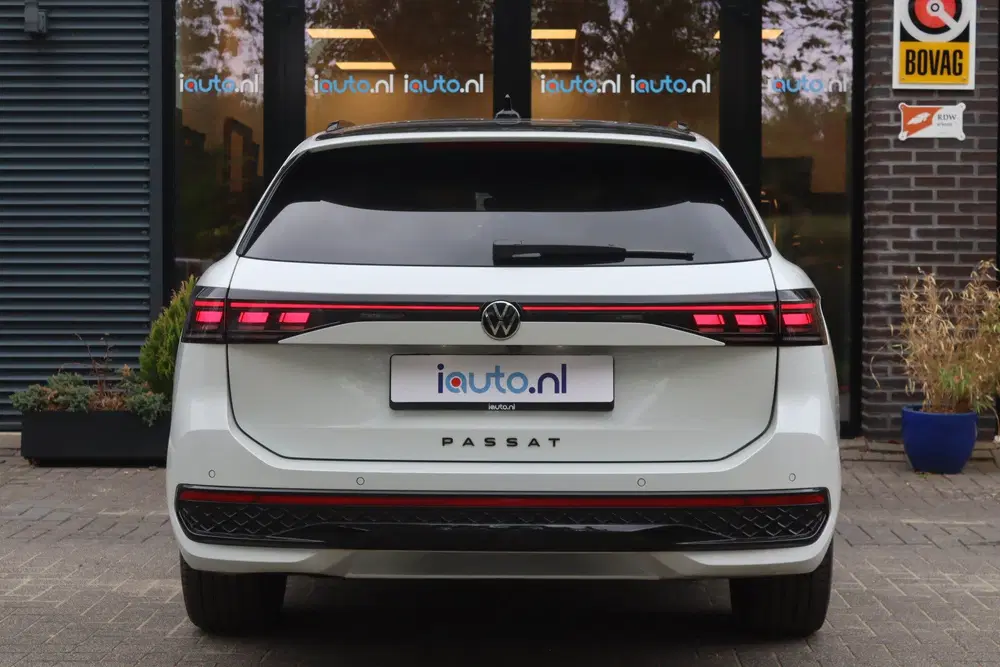 Volkswagen Passat 1.5 eHybrid 272PK R-Line Black Sty uit 2025, foto 8