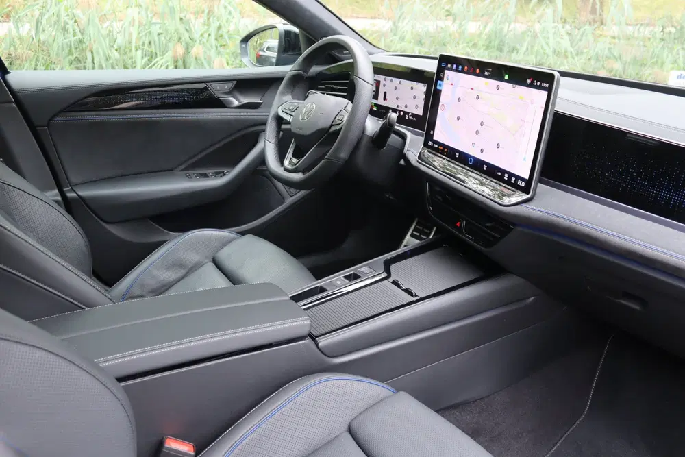 Volkswagen Passat 1.5 eHybrid 272PK R-Line Black Sty uit 2025, foto 9