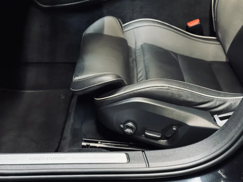 Volvo V60 T6 PHEV AWD Ultimate Dark uit 2022, foto 13
