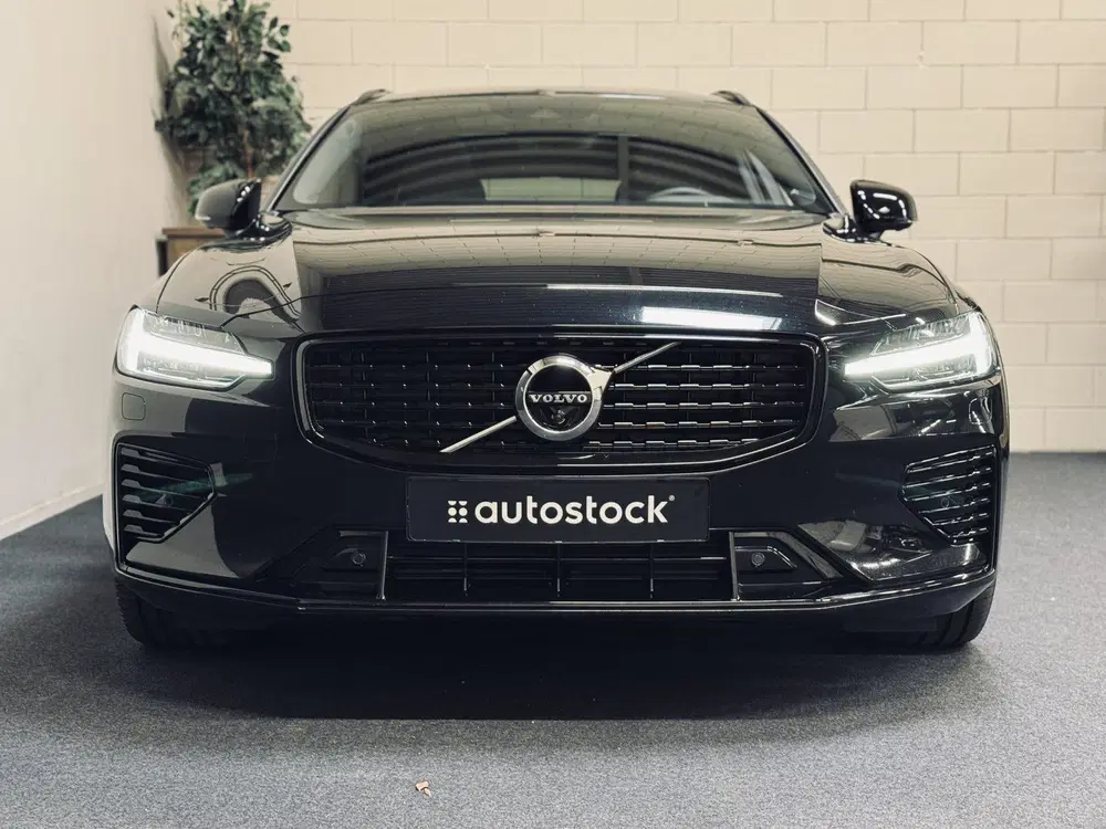 Volvo V60 T6 PHEV AWD Ultimate Dark uit 2022, foto 4