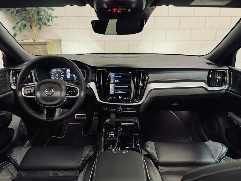 Volvo V60 T6 PHEV AWD Ultimate Dark uit 2022, foto 6
