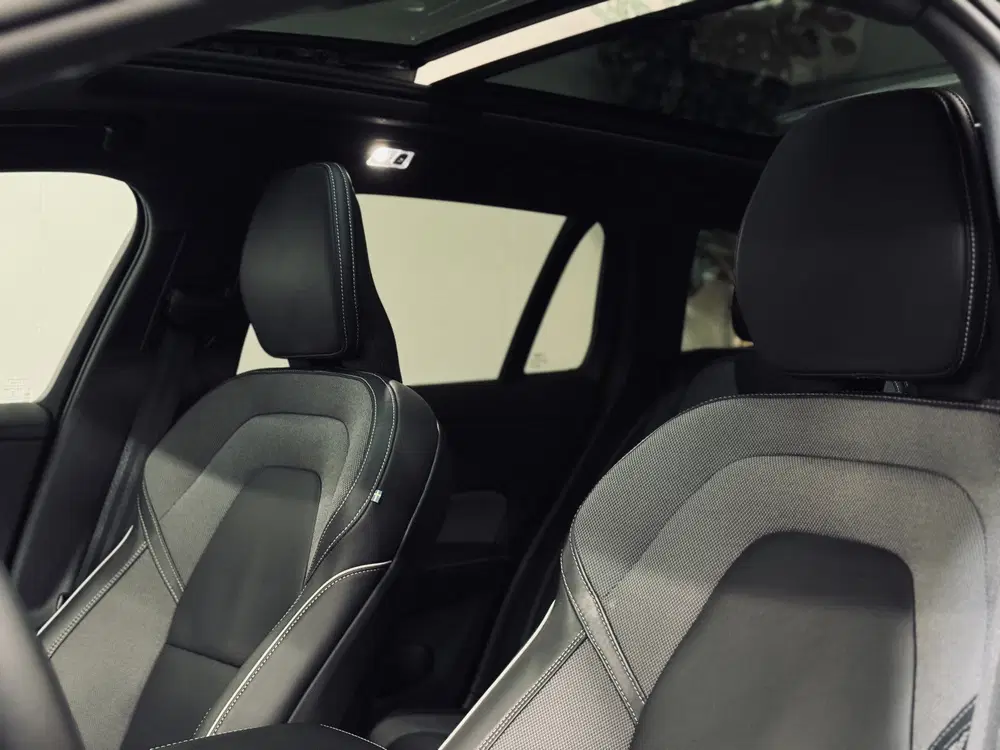 Volvo V60 T6 PHEV AWD Ultimate Dark uit 2022, foto 7