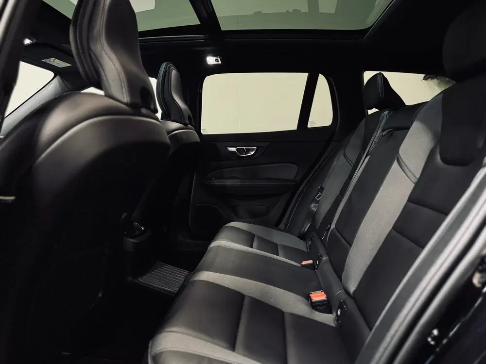 Volvo V60 T6 PHEV AWD Ultimate Dark uit 2022, foto 8