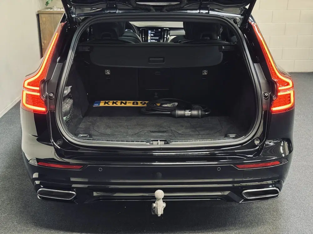 Volvo V60 T6 PHEV AWD Ultimate Dark uit 2022, foto 9
