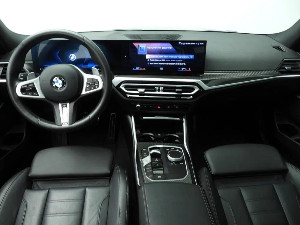 BMW 3-serie Sedan 318i uit 2024, foto 10