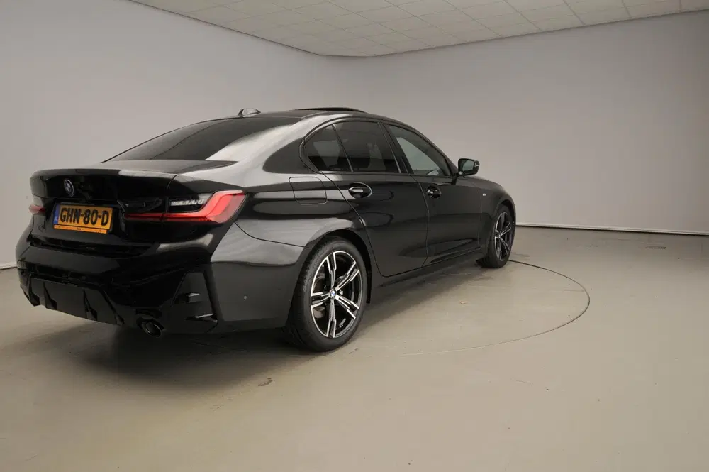 BMW 3-serie Sedan 318i uit 2024, foto 3