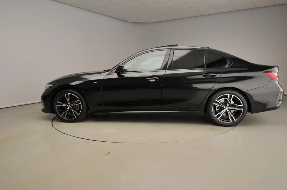BMW 3-serie Sedan 318i uit 2024, foto 5