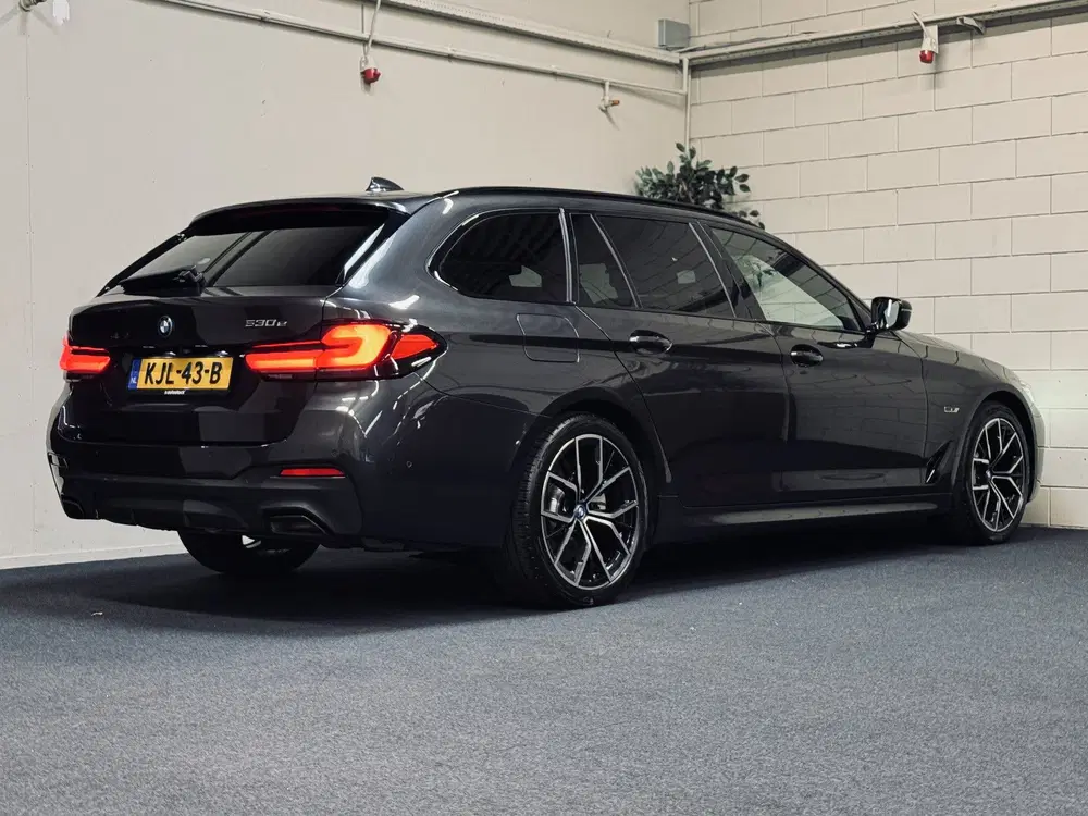 BMW 5-serie 5 Serie Touring 530e M-Sport uit 2023, foto 2