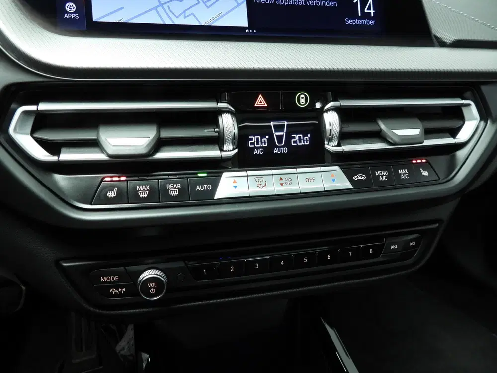 BMW 1-serie 5-deurs 118i uit 2021, foto 14