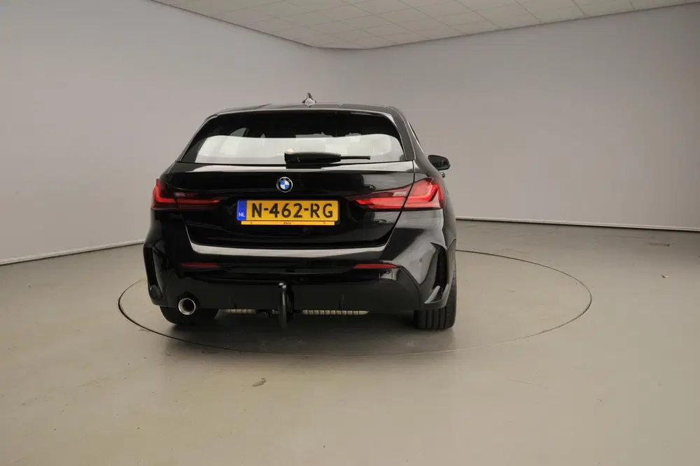 BMW 1-serie 5-deurs 118i uit 2021, foto 3