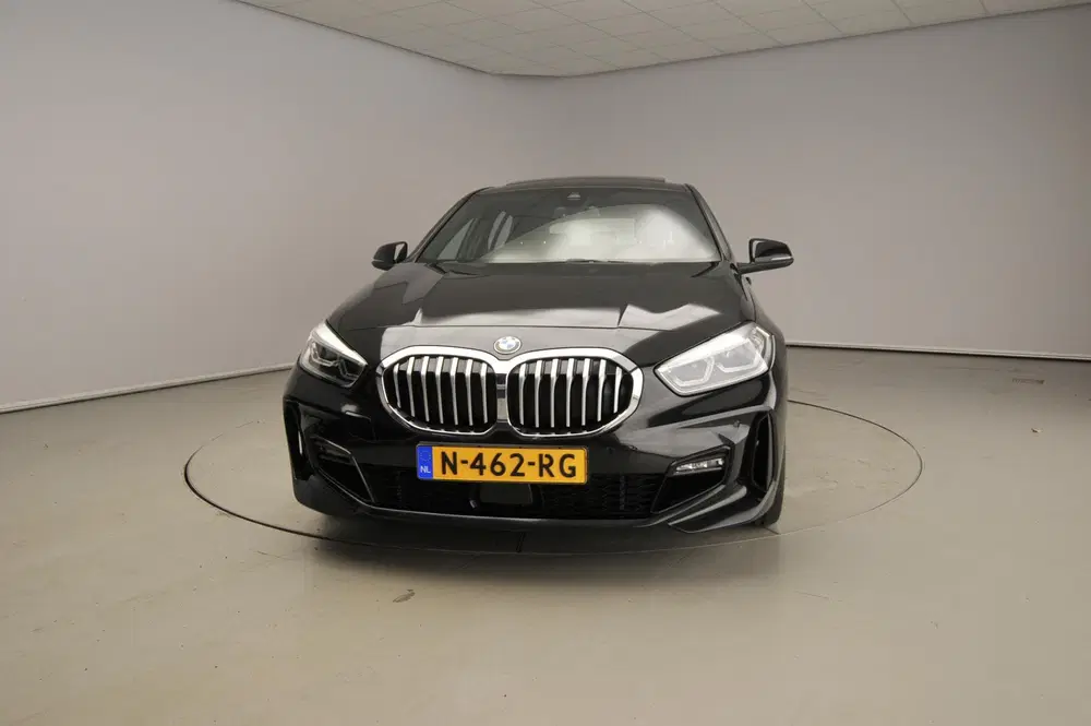 BMW 1-serie 5-deurs 118i uit 2021, foto 5
