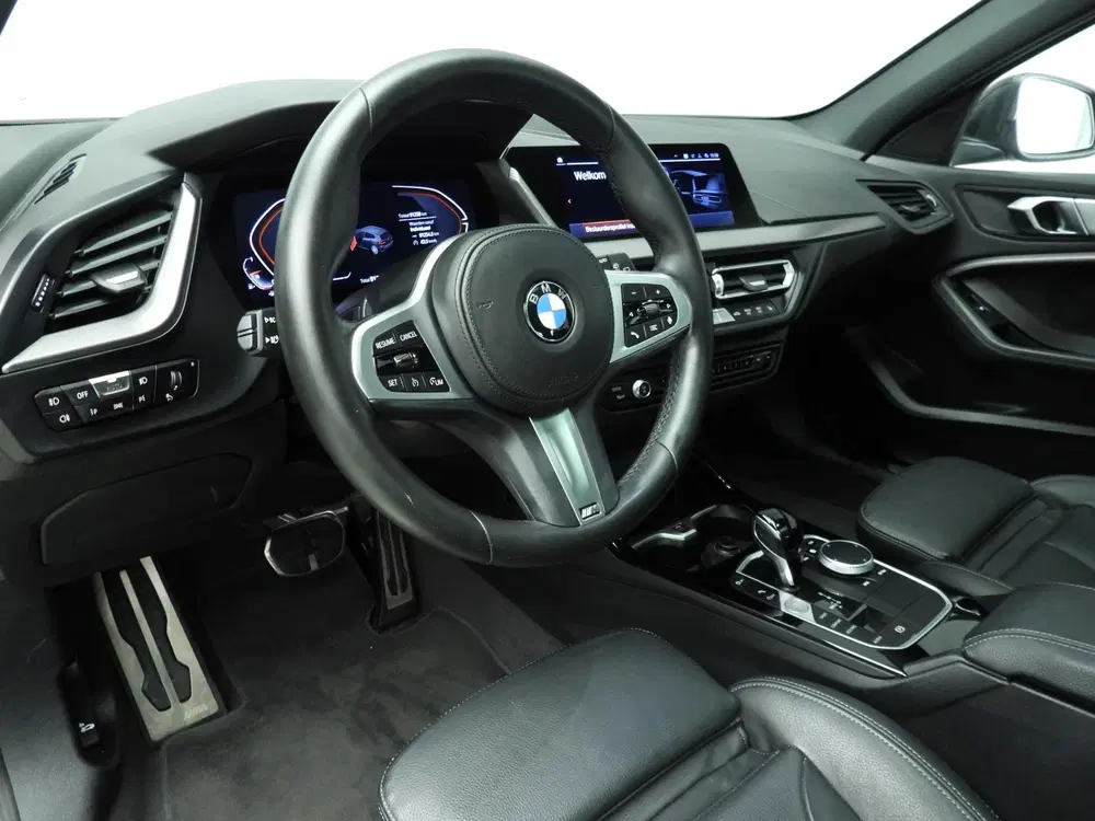 BMW 1-serie 5-deurs 118i uit 2021, foto 6