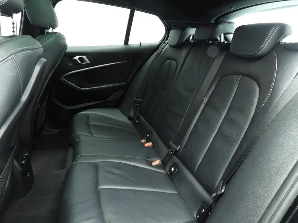 BMW 1-serie 5-deurs 118i uit 2021, foto 8