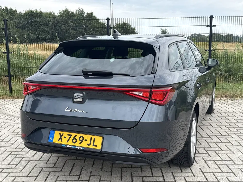 SEAT Leon 1.0 eTSI FR Business Intense uit 2022, foto 2