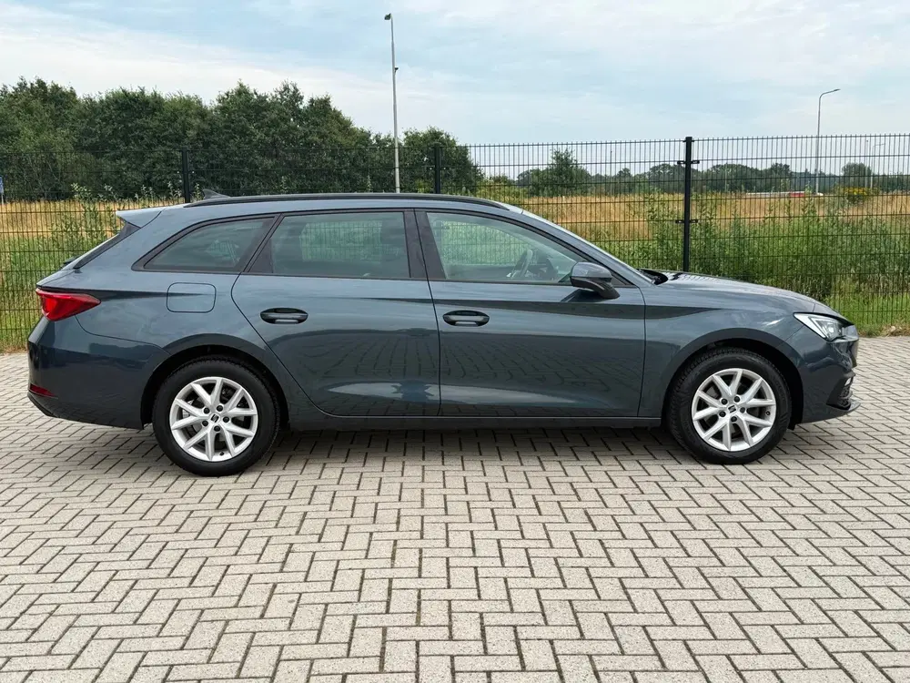 SEAT Leon 1.0 eTSI FR Business Intense uit 2022, foto 6