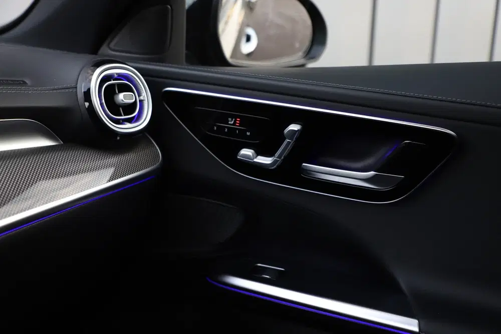 Mercedes-Benz C-Klasse 300e AMG uit 2022, foto 12