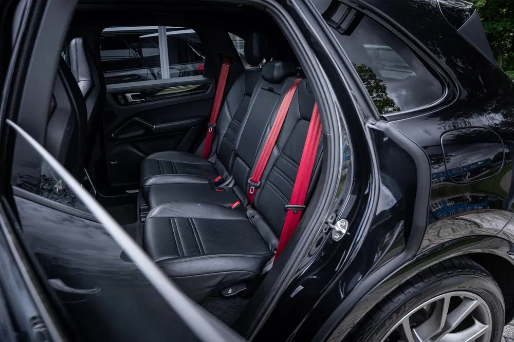 Porsche Cayenne 3.0 E-Hybrid Platinum Edition uit 2022, foto 11