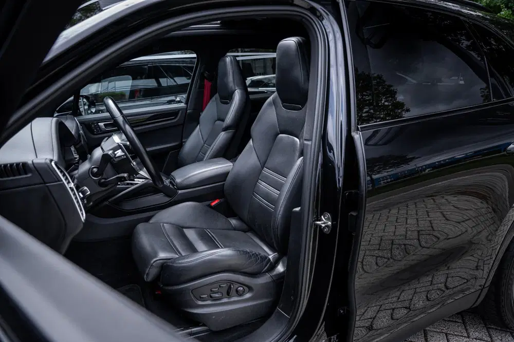 Porsche Cayenne 3.0 E-Hybrid Platinum Edition uit 2022, foto 2