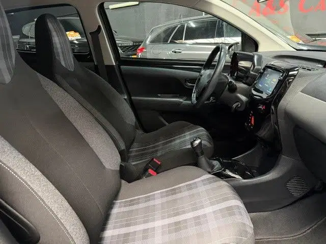 Peugeot 108 1.0 e-VTi Allure uit 2019, foto 5