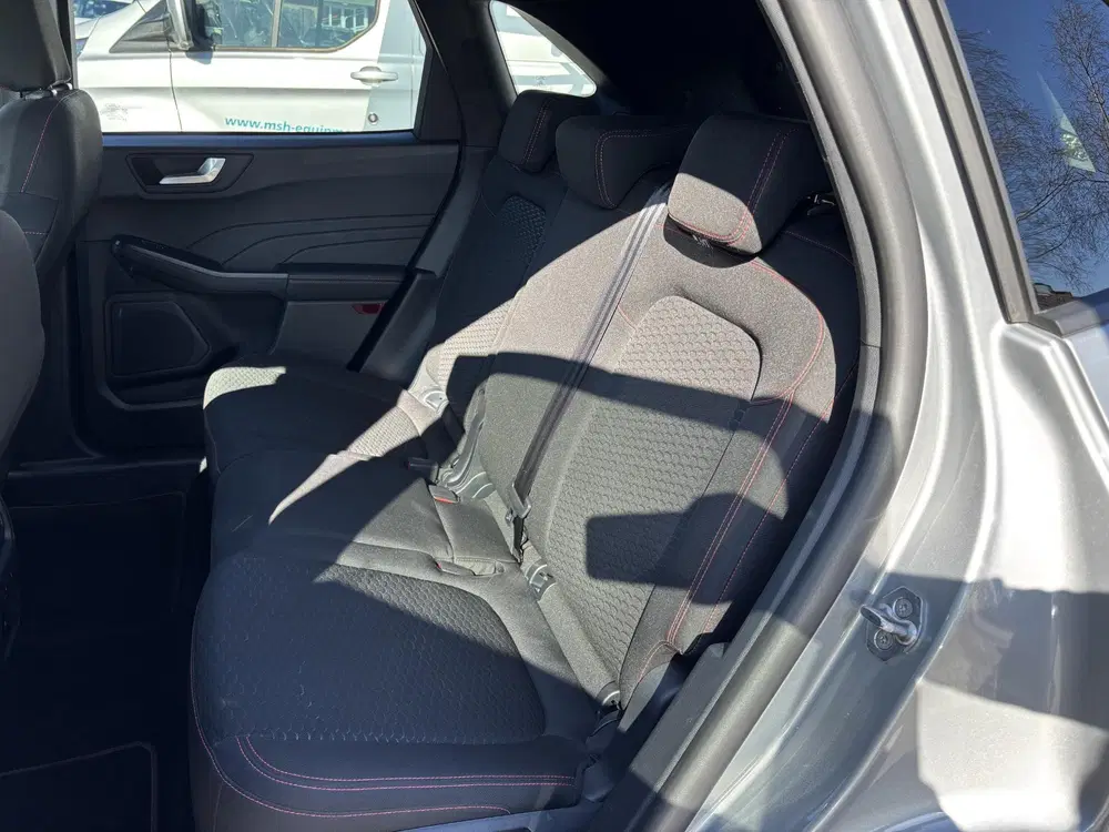Ford Kuga 2.5 FHEV ST-Line uit 2025, foto 9