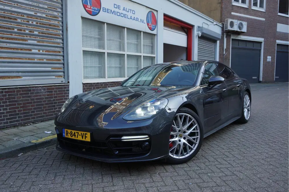 Porsche Panamera 4.0 GTS V8 BiTurbo uit 2020, foto 2