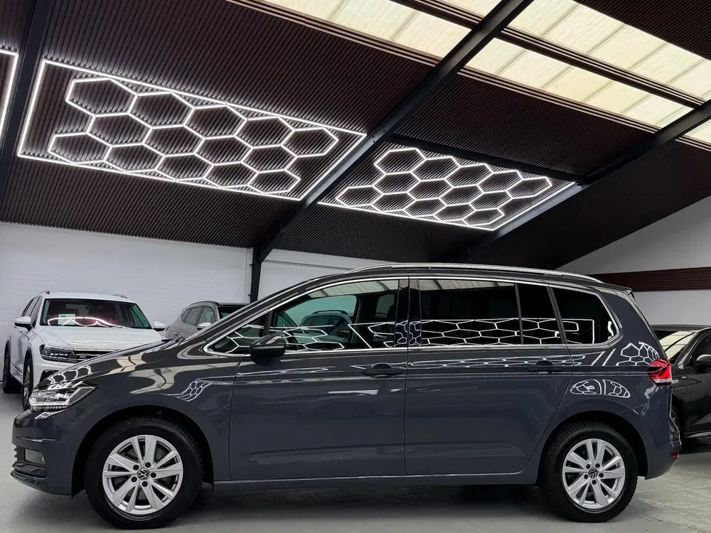 Volkswagen Touran 1.5 TSI Highline 7p Carplay Panorama uit 2022, foto 10