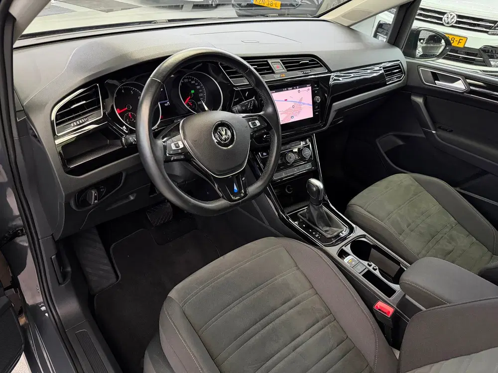 Volkswagen Touran 1.5 TSI Highline 7p Carplay Panorama uit 2022, foto 3