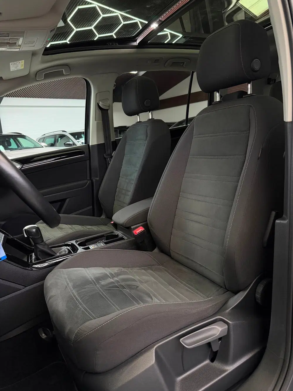 Volkswagen Touran 1.5 TSI Highline 7p Carplay Panorama uit 2022, foto 4