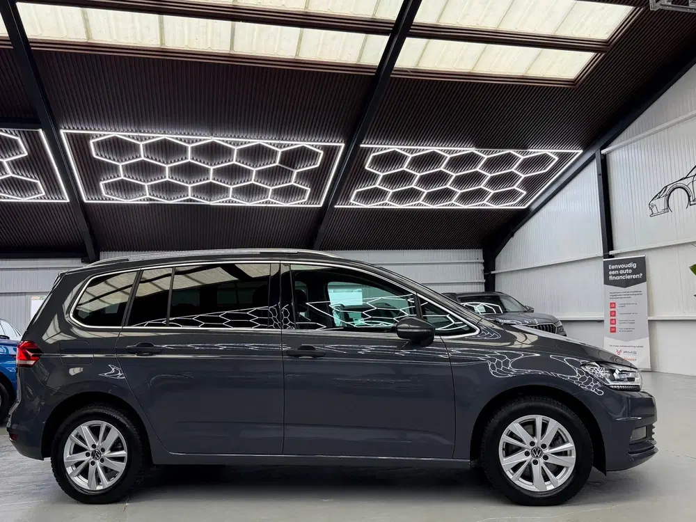Volkswagen Touran 1.5 TSI Highline 7p Carplay Panorama uit 2022, foto 9